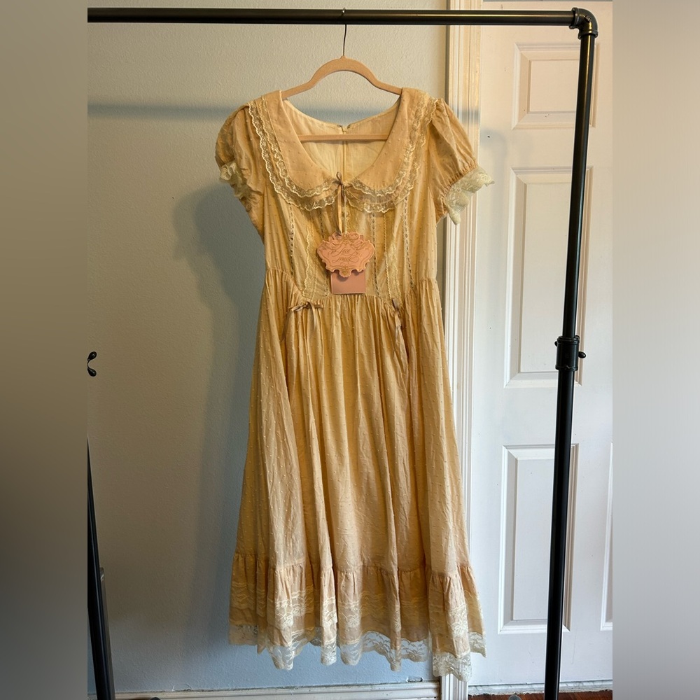 Puff sleeve whimsical midi dress